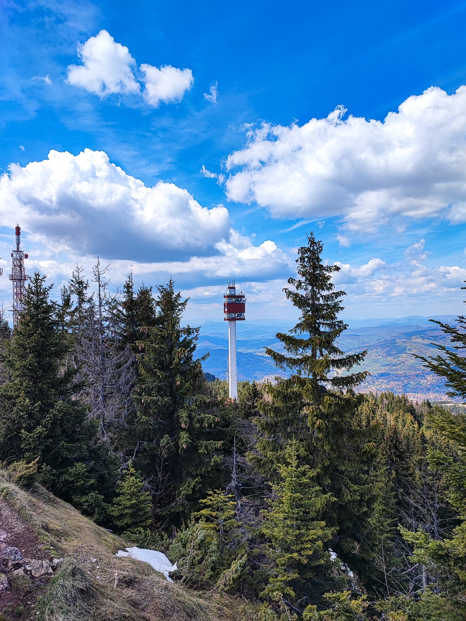 Trebević: Touren & Wanderungen auf dem Hausberg von Sarajevo