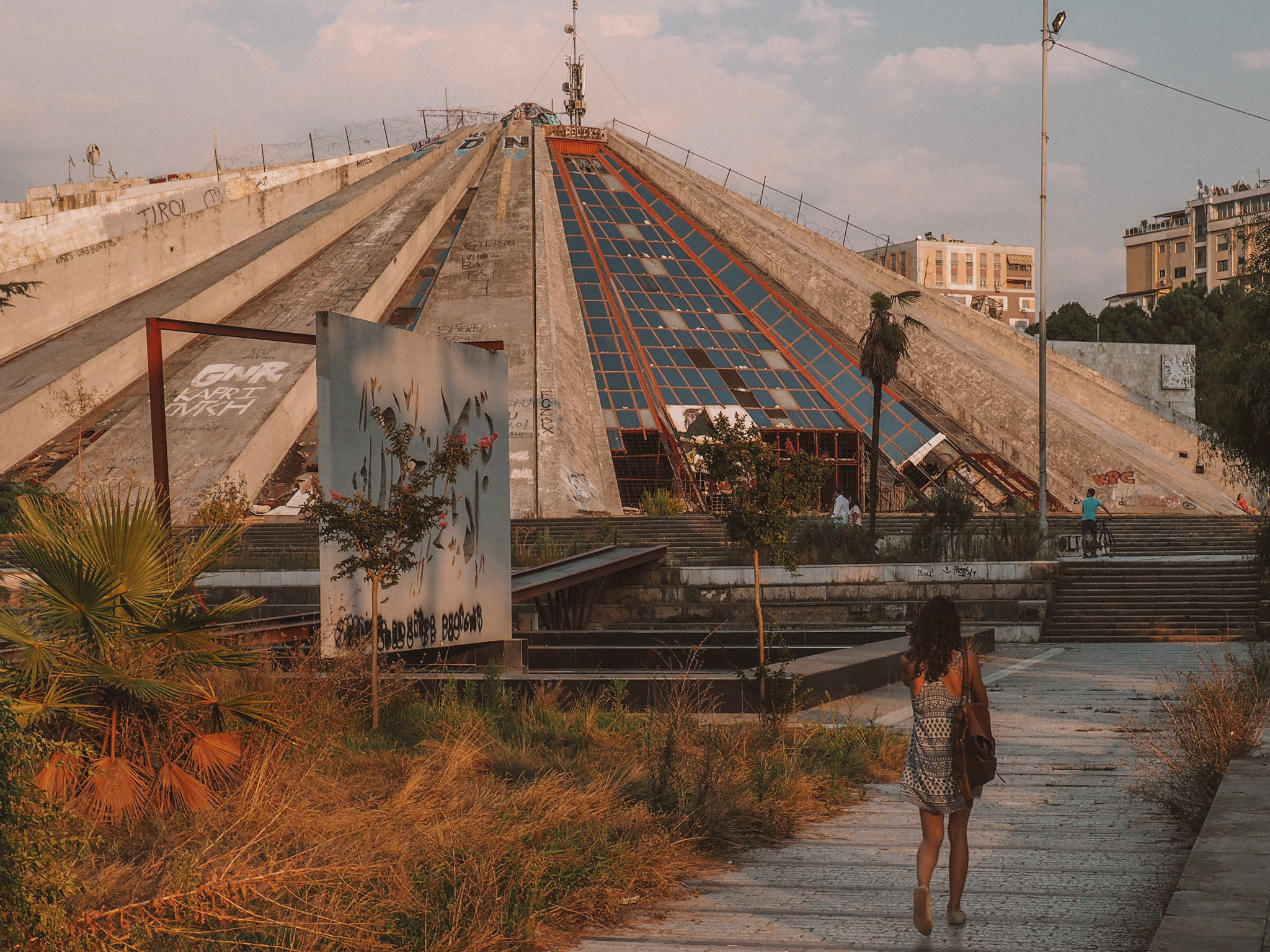 Albanien Roadtrip: Pyramide von Tirana